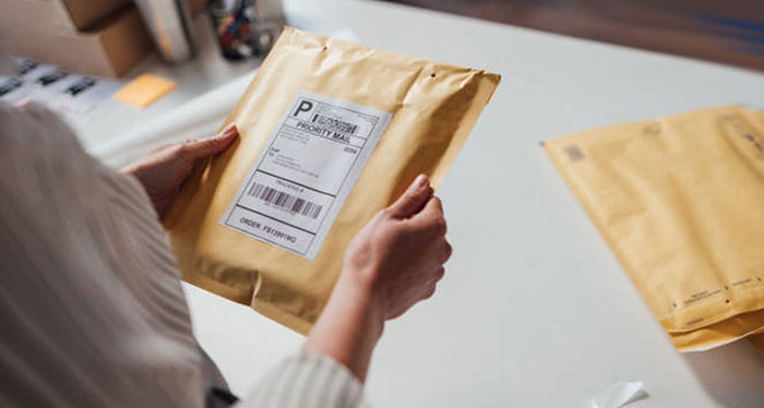 انواع پاکت‌ مناسب برای پست هوایی کدامند؟